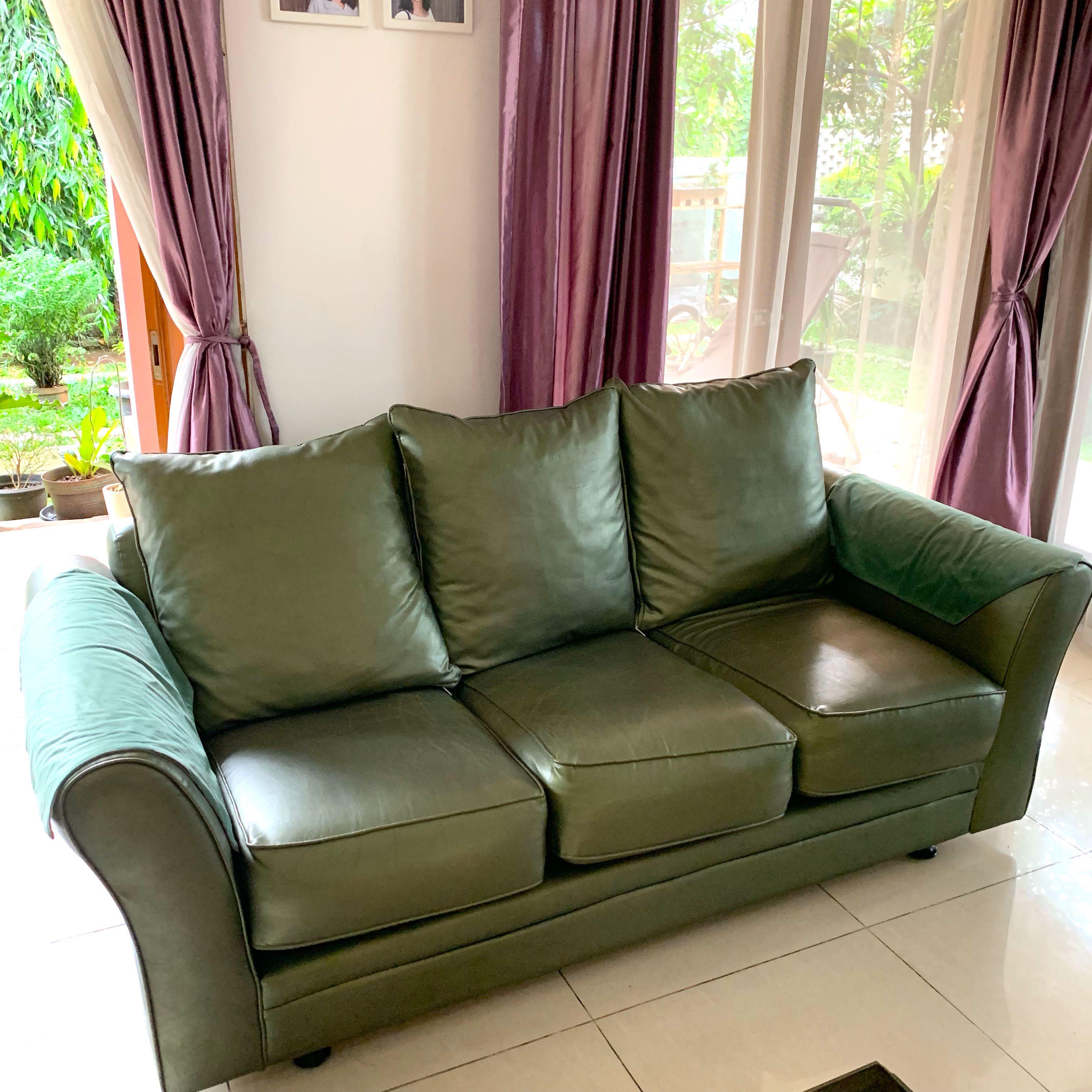 Sofa Set 5 Seater Perabotan Rumah Di Carousell Ketika kantong tersebut ditarik, akan muncul dudukan tambahan yang bisa digunakan sebagai tempat tidur. sofa set 5 seater