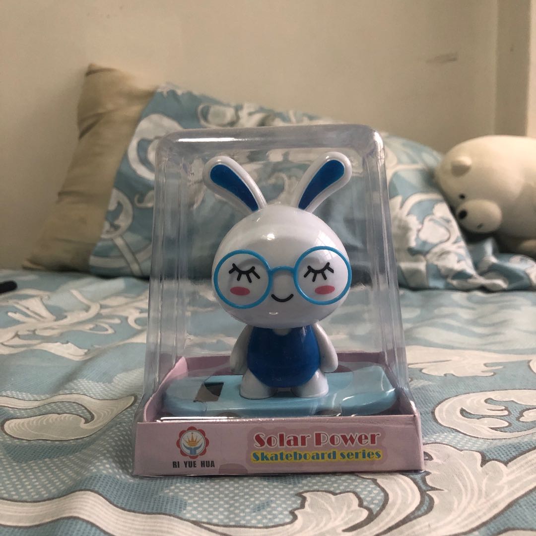 Solar Powered Wobbly Head, Hobbies & Toys, Toys & Games on Carousell