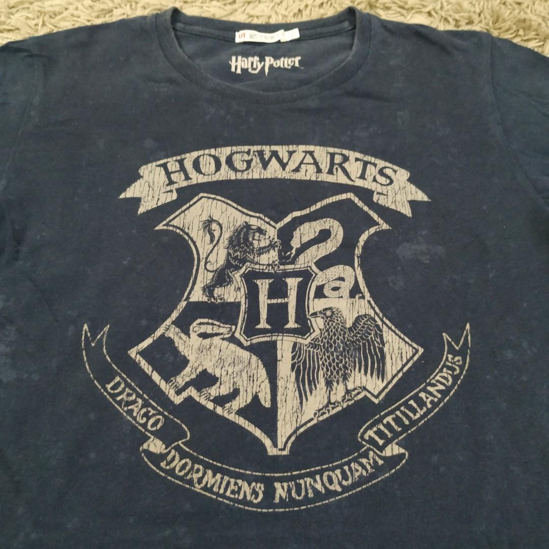 Uniqlo UT x HARRY POTTER Hogwarts t-shirt, Men's Fashion, Tops & Sets ...