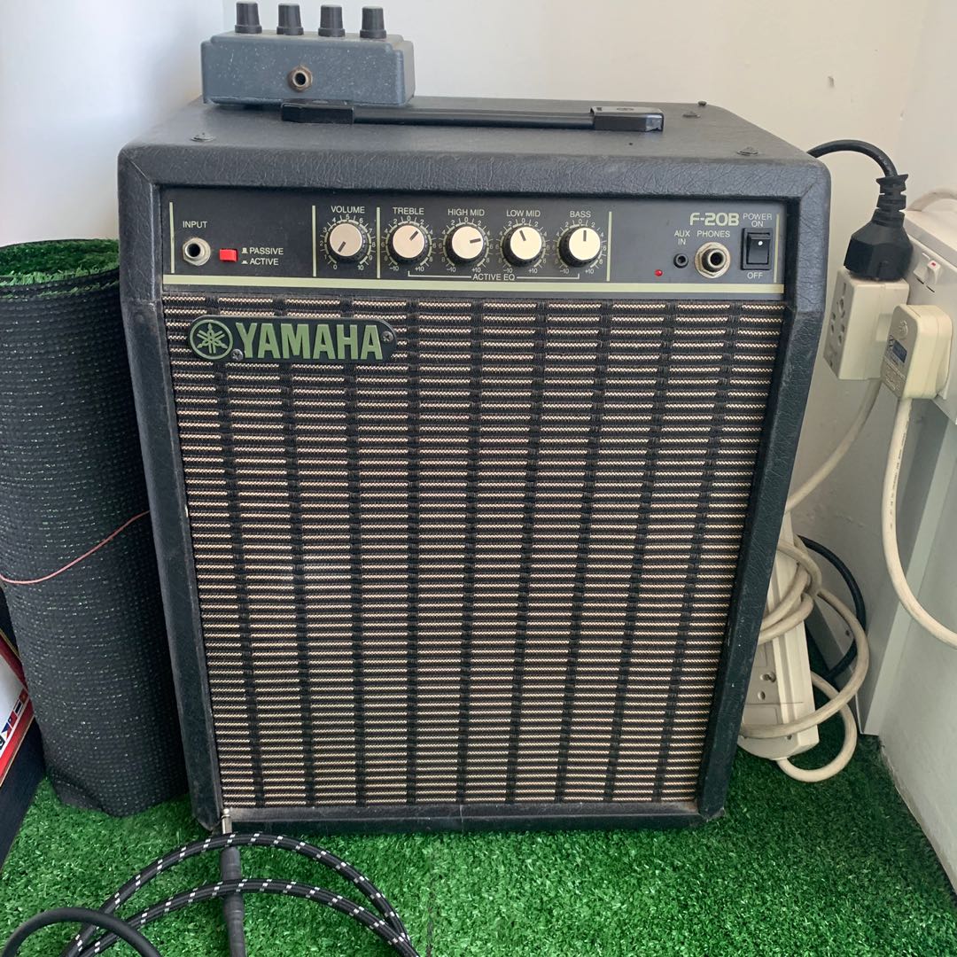 Amplificador Yamaha F-20B para bajo de 20W