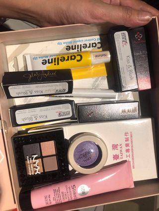 MAKE UP 