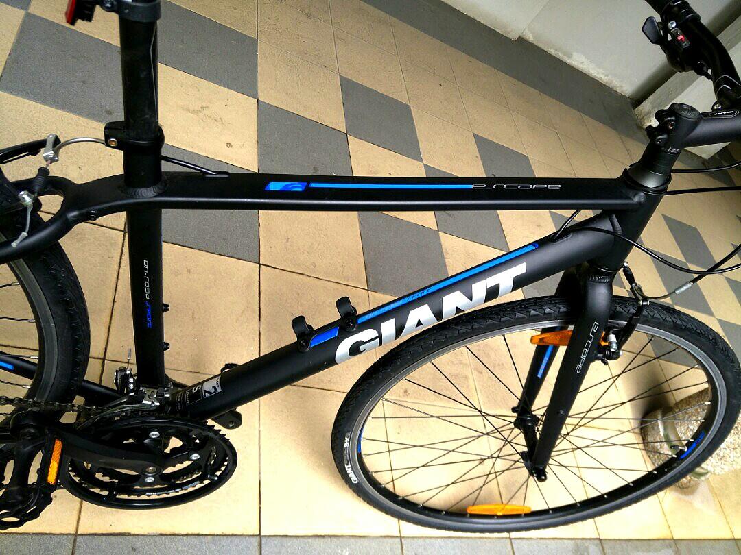Almost NEW Giant Escape 2 hybrid Sports Equipment Bicycles Parts Bicycles on Carousell