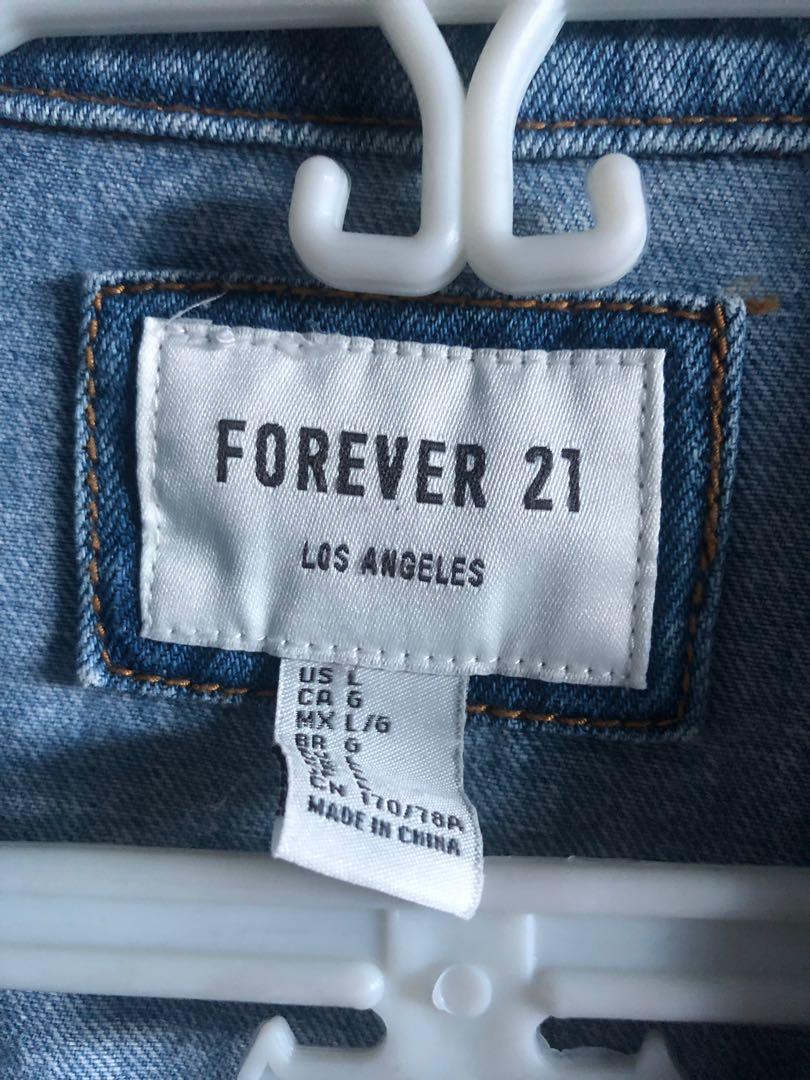 F21 Denim Jacket (Category: Coats, Jackets and Outerwear) located in Quezon City. Submitted by basille (Listing ID 234699011, Image 3). Description: Patches are personalized (not originally bought with the jacket itself) Loose fitting.