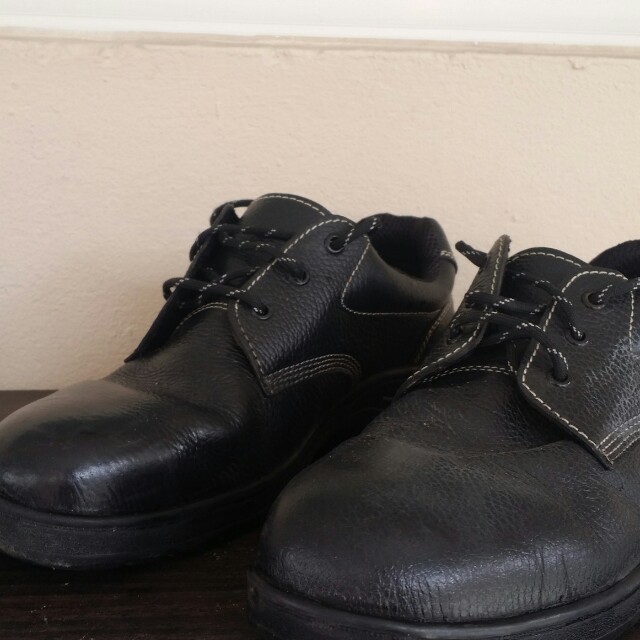 safety boots cost
