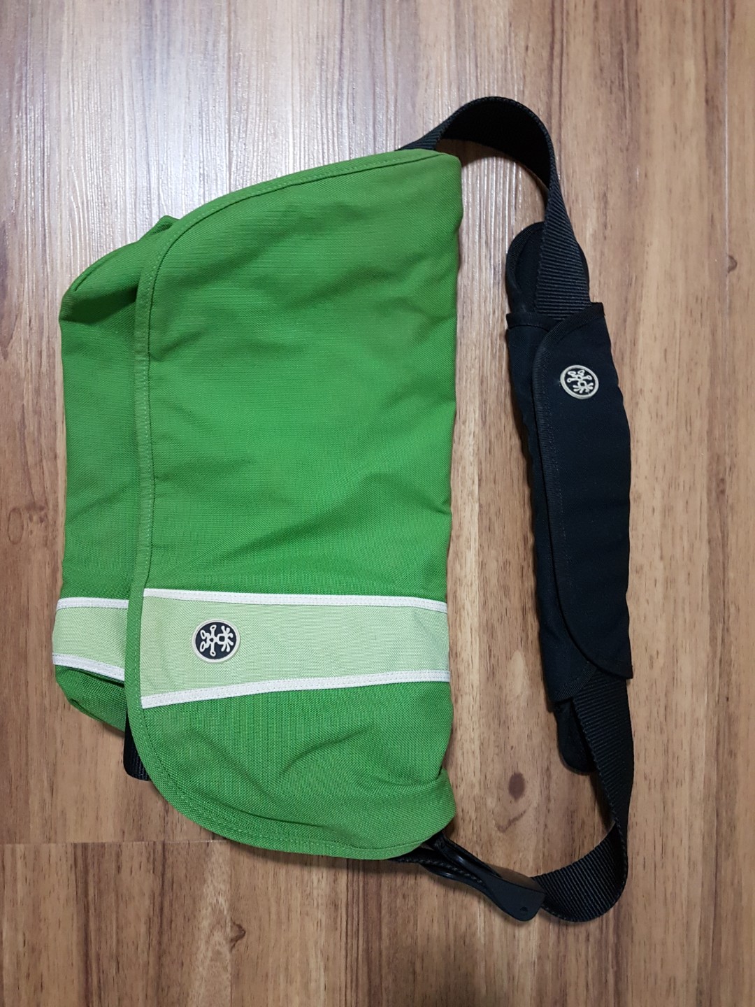 "Vintage" Green Crumpler Messenger Bag, Men's Fashion, Bags, Sling Bags