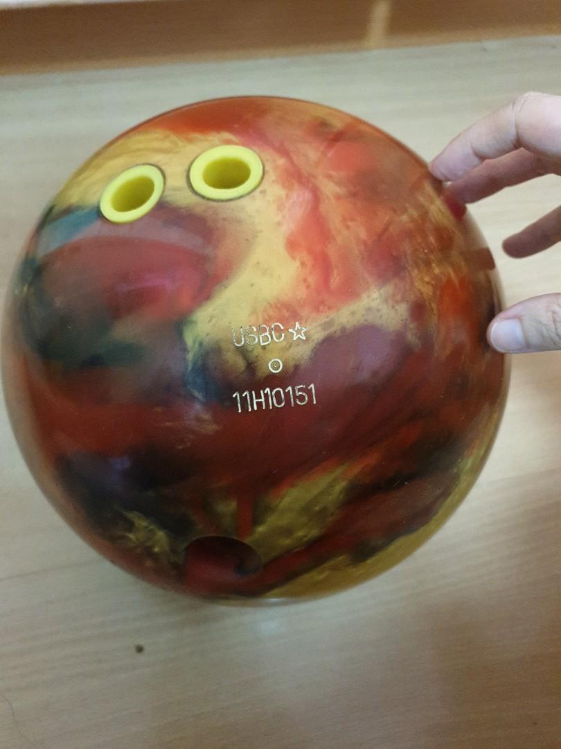 10lb Bowling ball + Polishing cloth, Sports Equipment, Sports & Games