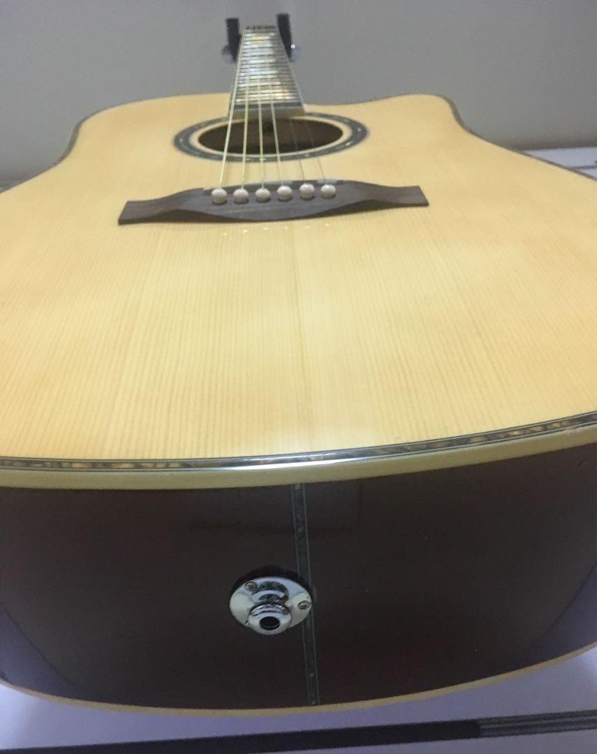 Acoustic Guitar with Builtin Pickup with Tuner, Hobbies & Toys, Music