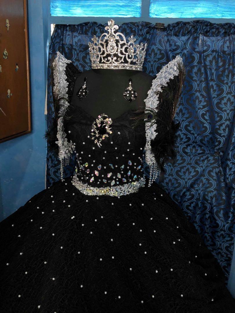 Black ball gown for rent (Category: Evening dresses & gowns) located in Pasig City. Submitted by __npc__ (Listing ID 234441078, Image 3). Description: PM FOR INQUIRIES ❤️ (Read more) 😊 ❣️FOR RENT (BLACK BALL GOWN) 2,300+ 1,500 security deposit 2 valid ids address and event Crown not included 3-4 days rental .