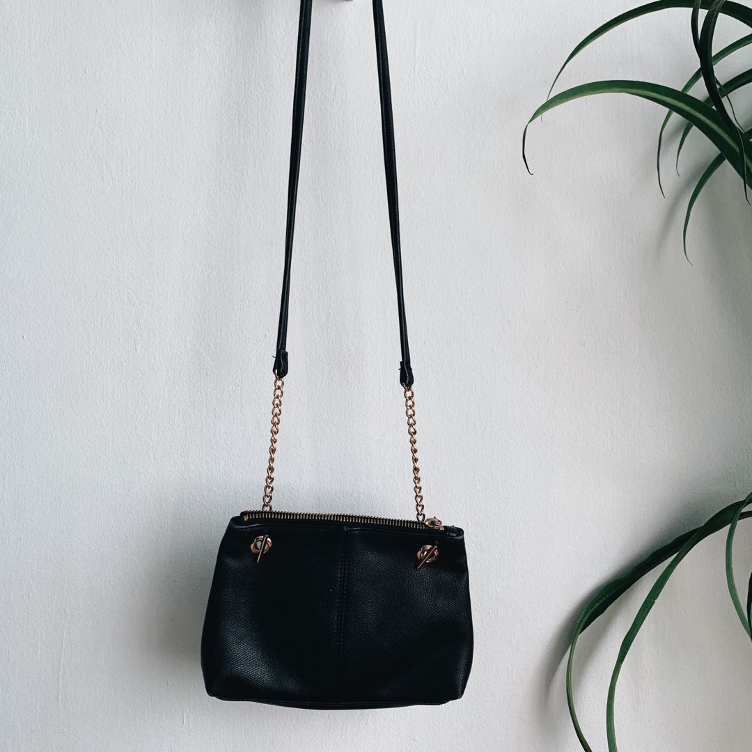 h&m black sling bag