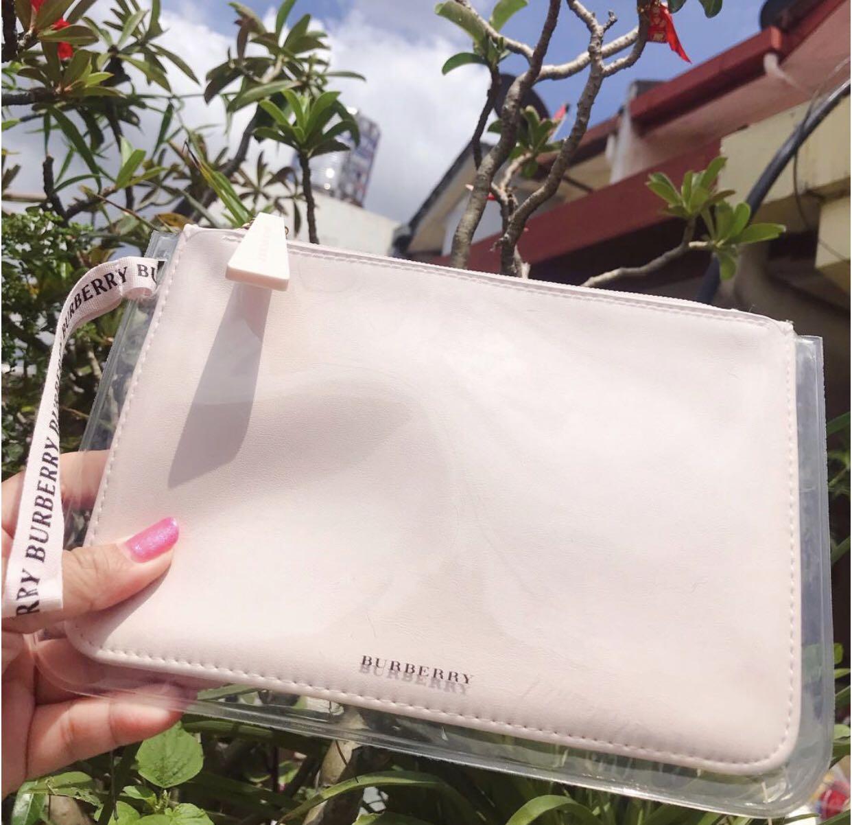 Burberry fragrance hot sale pouch