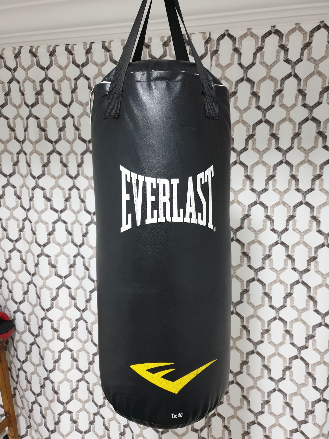 Everlast 40 sale lb heavy bag