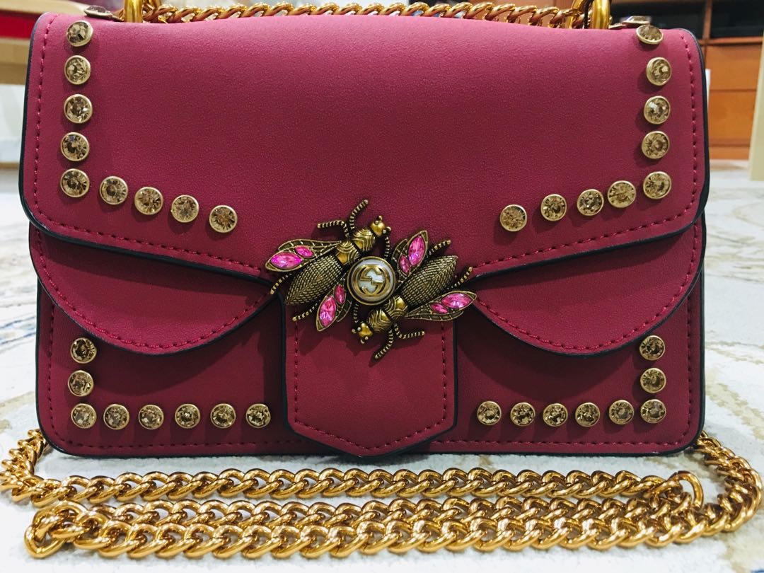 gucci sling bag with bee