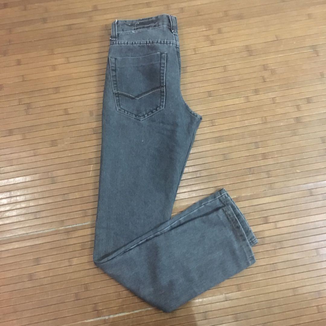 Jeans (Category: Jeans) located in Klang. Submitted by tobi.thrift (Listing ID 234947921, Image 3). Description: Size : 29 Thigh : 9.5 inch Outseam : 40 inch.