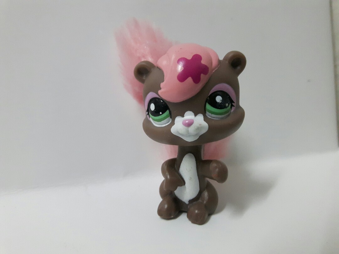 Littlest Pet Shop Skunk Pink Furry Tail, Hobbies & Toys, Toys & Games