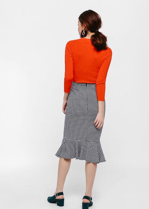 Pencil skirt with ruffle hem pattern Outlet