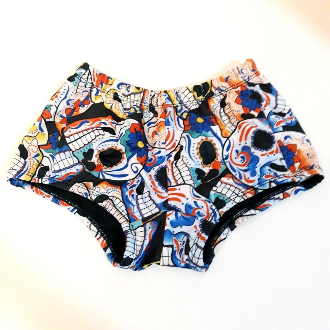 Onzie Men S Hot Yoga Shorts Swimming Trunks Skulls Mrtpasirris Sports Sports Apparel On Carousell