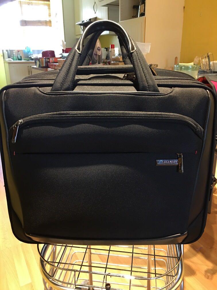 rolling tote samsonite