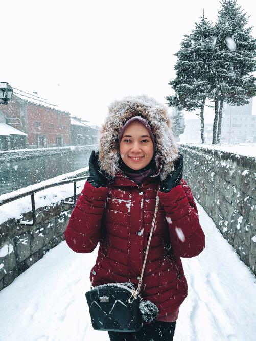 maroon colour winter jacket