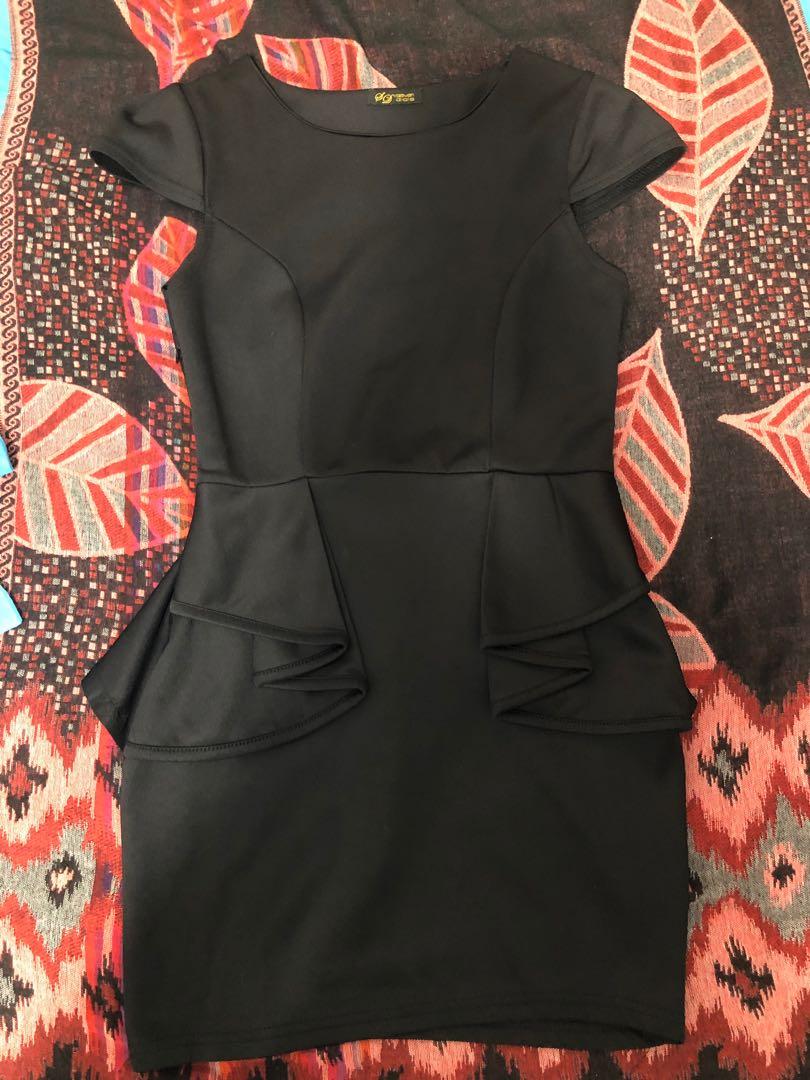 Black Dress / Office Dress (Category: Dresses) located in San Juan City. Submitted by am_001 (Listing ID 234989417, Image 1). Description: Not the cheap type. Fabric is thick and can be stretched a bit. Very flattering when worn! 😍😍 RFS: I have decided to work from home! 😂🌟 PM me your offers! ♥️.