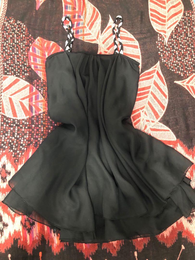 Black Flowing Top or Short Dress (Category: Others Tops) located in San Juan City. Submitted by am_001 (Listing ID 234988470, Image 1). Description: Top/Blouse if you’re tall, dress if you’re short. 😉 Used many times in the past! You can wear it as a blouse on leggings, pants, shorts; or as a dress with/out blazers! PM me your offers! ♥️♥️.