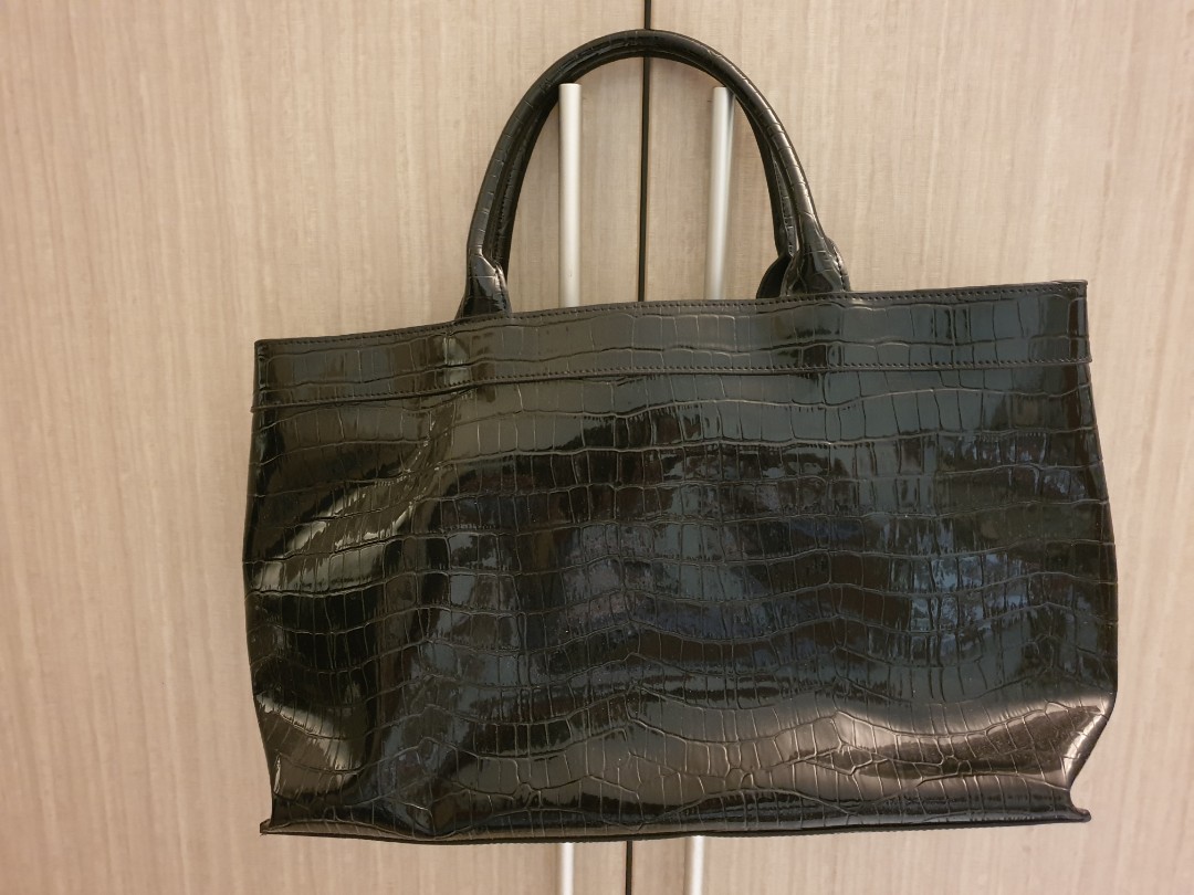 Black Handbag (Pegaso Milano), Women's Fashion, Bags & Wallets, Cross ...