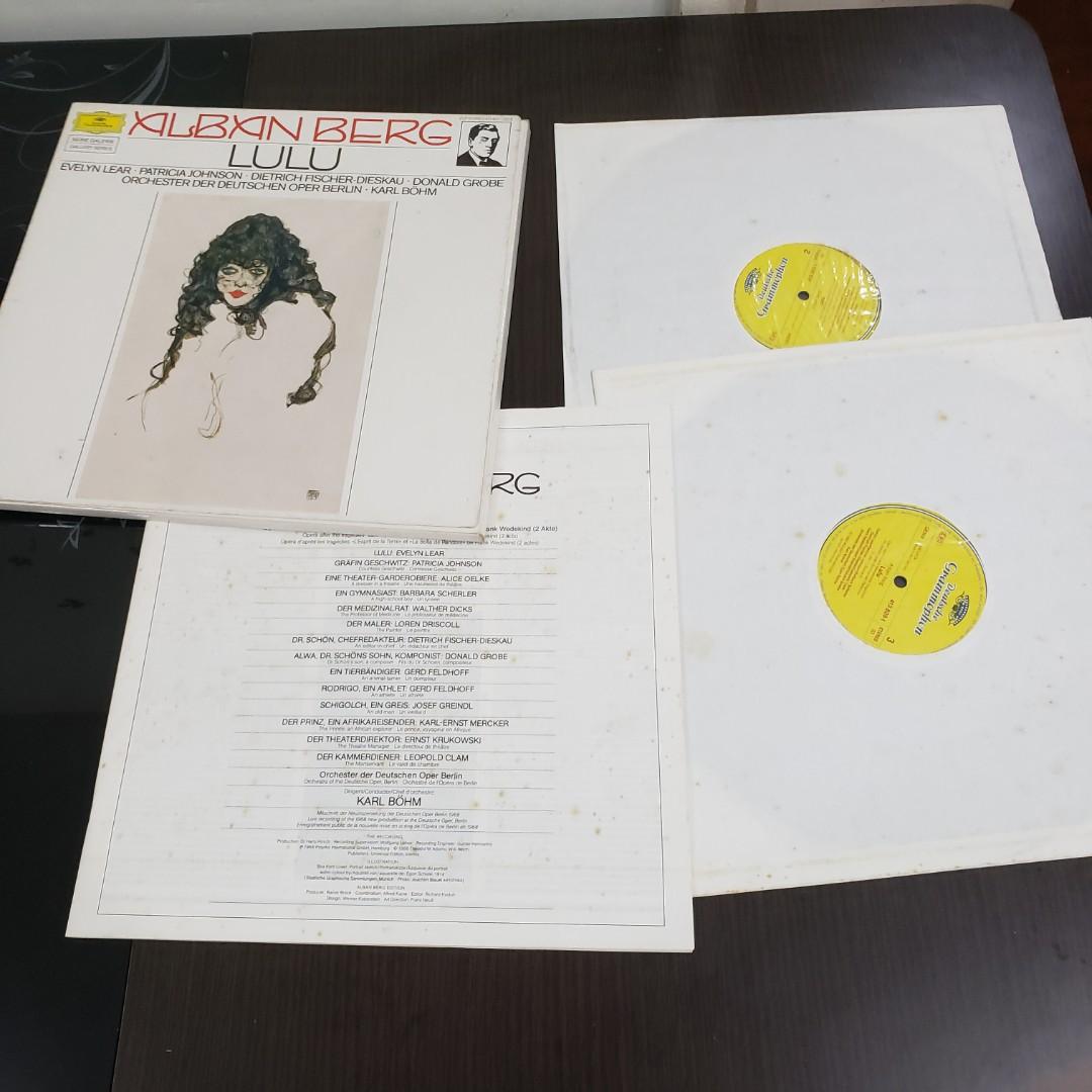 Box set of two Alban Berg Lulu Evelyn Lear Dietrich Fischer-karl Bohm 2LP Deutsche Gramophon古典音樂 黑膠唱片 （分類：音樂與媒體 - CD 及 DVD）位於 Hong Kong。 由 goodkck 提交（商品編號 235040983，圖片 3）。簡介： *新舊程度，封套請看圖片，唱片從外觀看大約8成新淨 *舊唱片小瑕疵難避免 *完美主義者勿投!🙅‍♂️ *只限港鐵屯門站面交(收現金) 或 順豐速遞 (到付) *付款方面，寄貨前請先銀行轉帳，當確定已收 到款項，貨品才送出! 如海外買家購買，請先聯絡我! *如果有疑問，請先詢問才購買!🙏😊。
