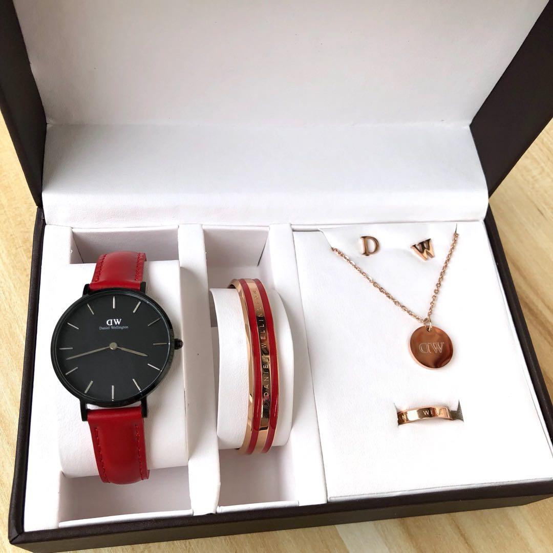 gallon myg Akrobatik Daniel Wellington Watch (Set includes: simple and stylish quartz men and  women watch Dw bracelet + earrings + ring + Dw round necklace) full gift  box packaging, Women's Fashion, Watches & Accessories,