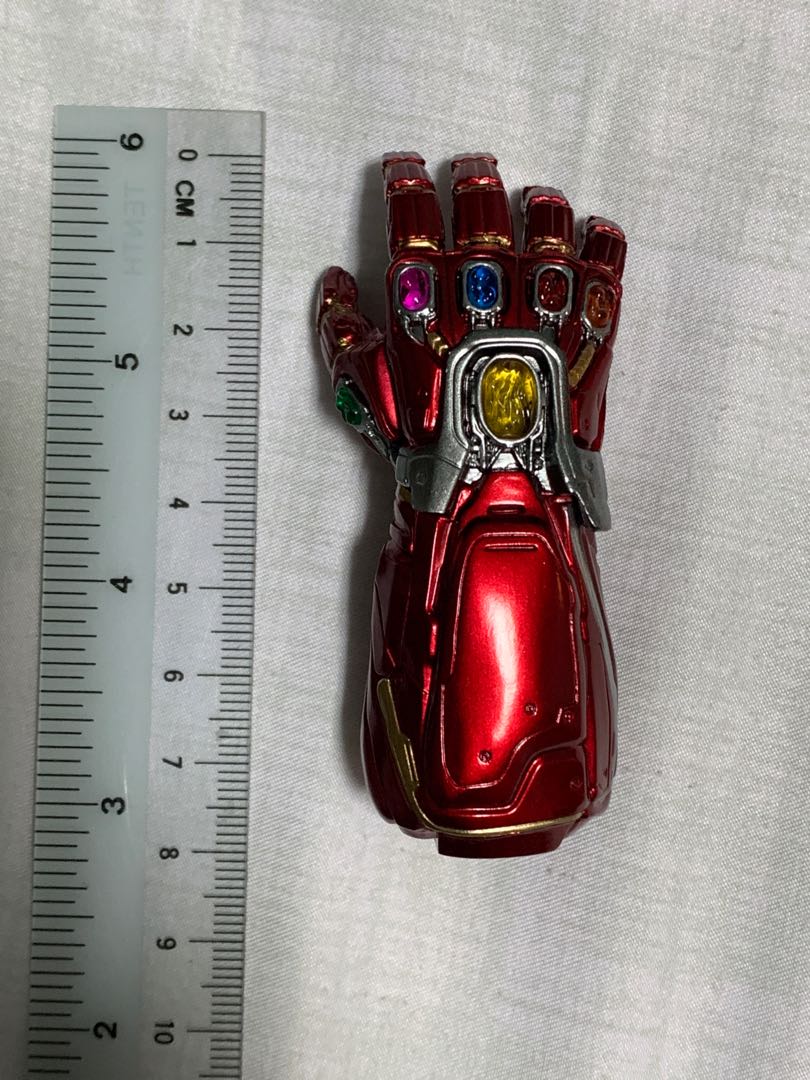 Nano gauntlet hotsell keychain hot toys