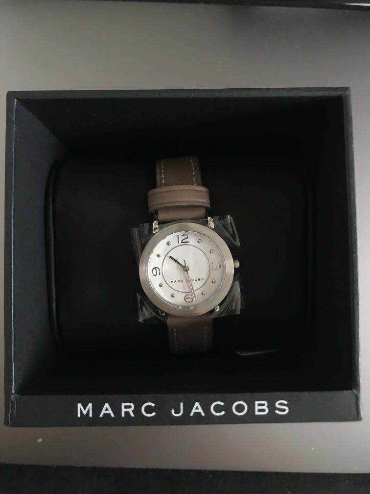 BNIB authentic Marc Jacobs 28mm Watch MJ1472