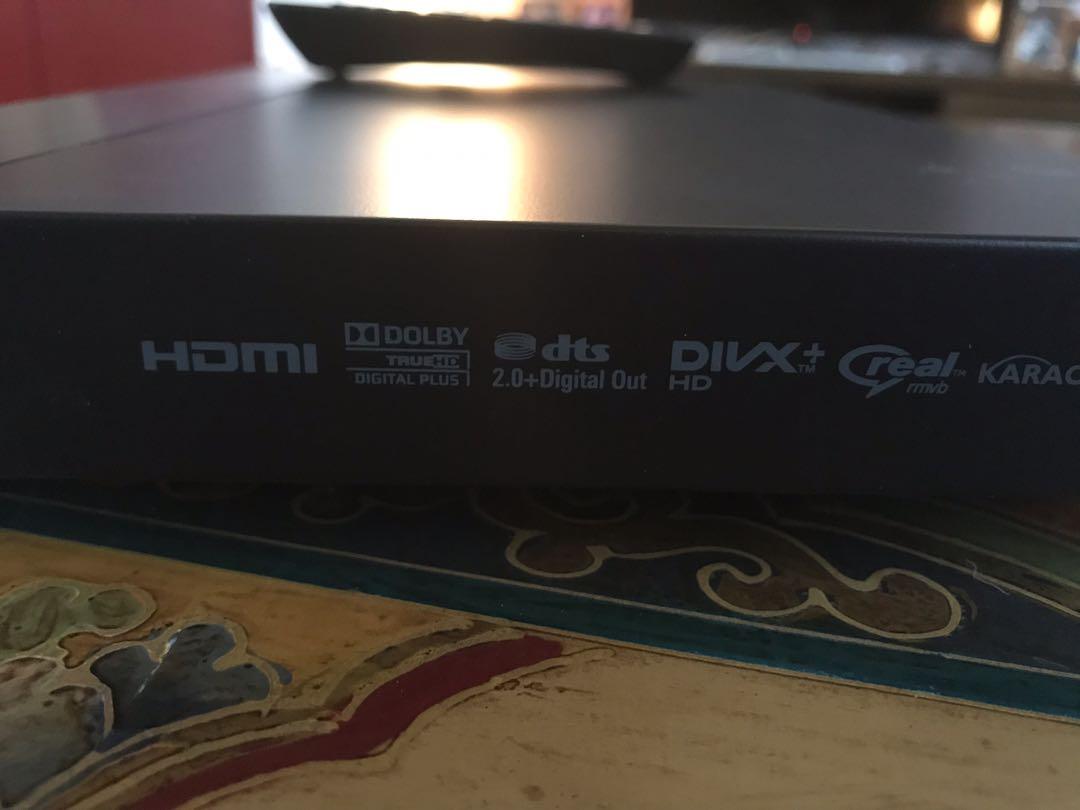 Philips DVD/BluRay player with remote control and power lead, TV