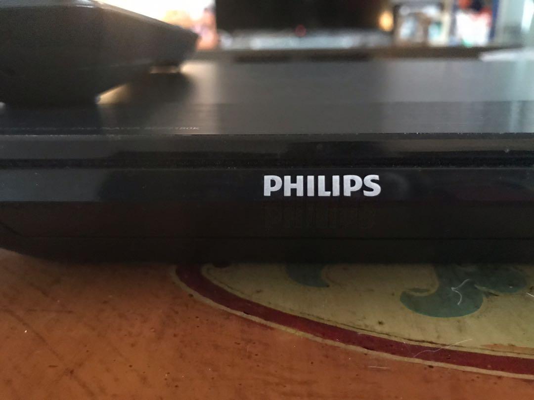 Philips DVD/BluRay player with remote control and power lead, TV