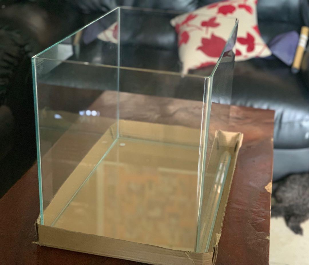Rectangular Curve Aquarium (Category: Homes & Other Pet Accessories) located in Quezon City. Submitted by bakerella (Listing ID 235033519, Image 3). Description: Brandnew Rectangular Curve Aquarium 15 gallons Size: 50x31x36 RFS: upgrade to a bigger size.