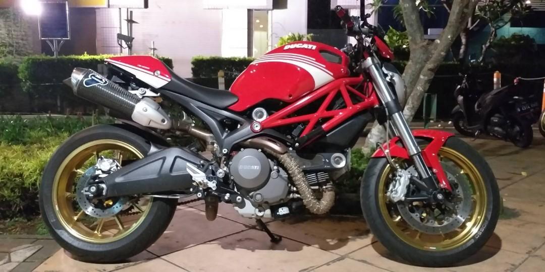Ducati Monster 696 Italy 2011 Low Km Full Spec Motorbikes On