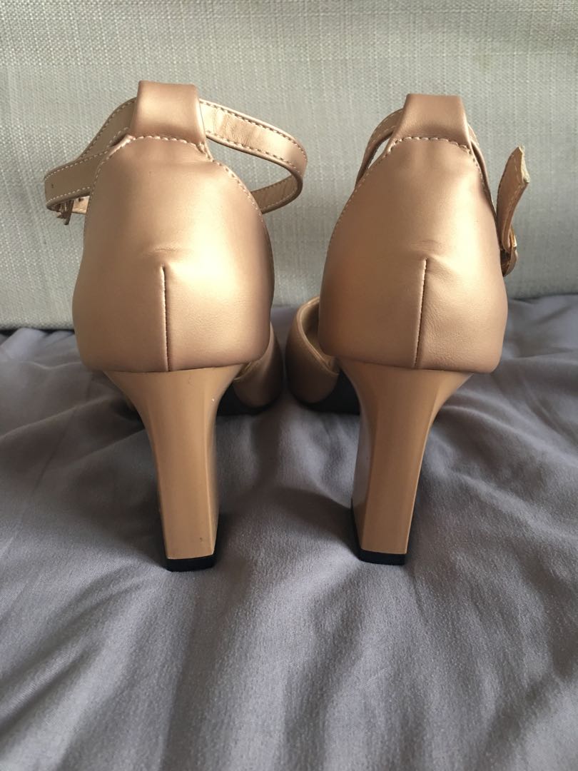 high heels nude women