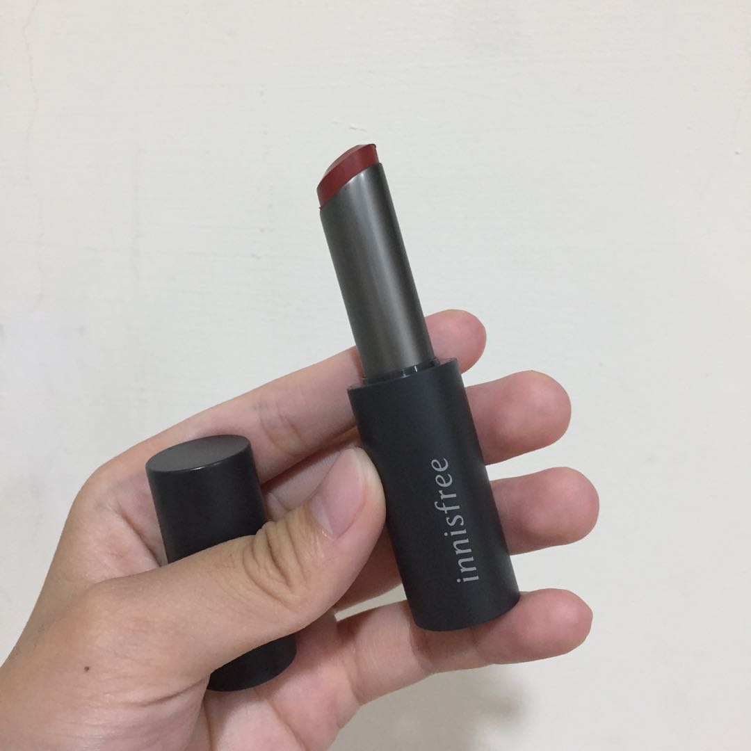 Innisfree 黑管真彩霧面絲絨唇膏 10 美妝保養 化妝品在旋轉拍賣