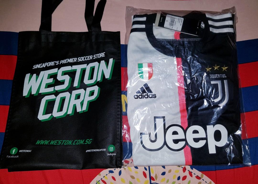 New Juventus 19 20 Home Kit With Scudetto Juventus Logo Hologram And 19 20 Serie A Patch Size S Sports Sports Apparel On Carousell