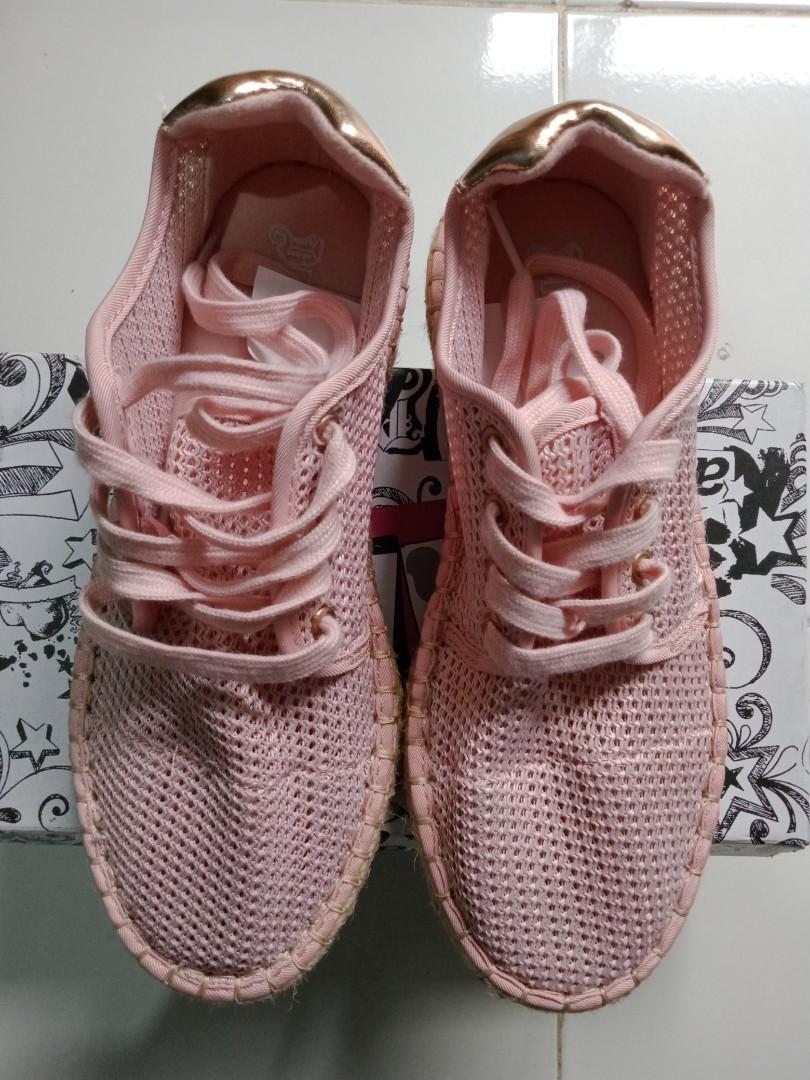 Sepatu Wanita Kekinian Fesyen Wanita Sepatu Di Carousell