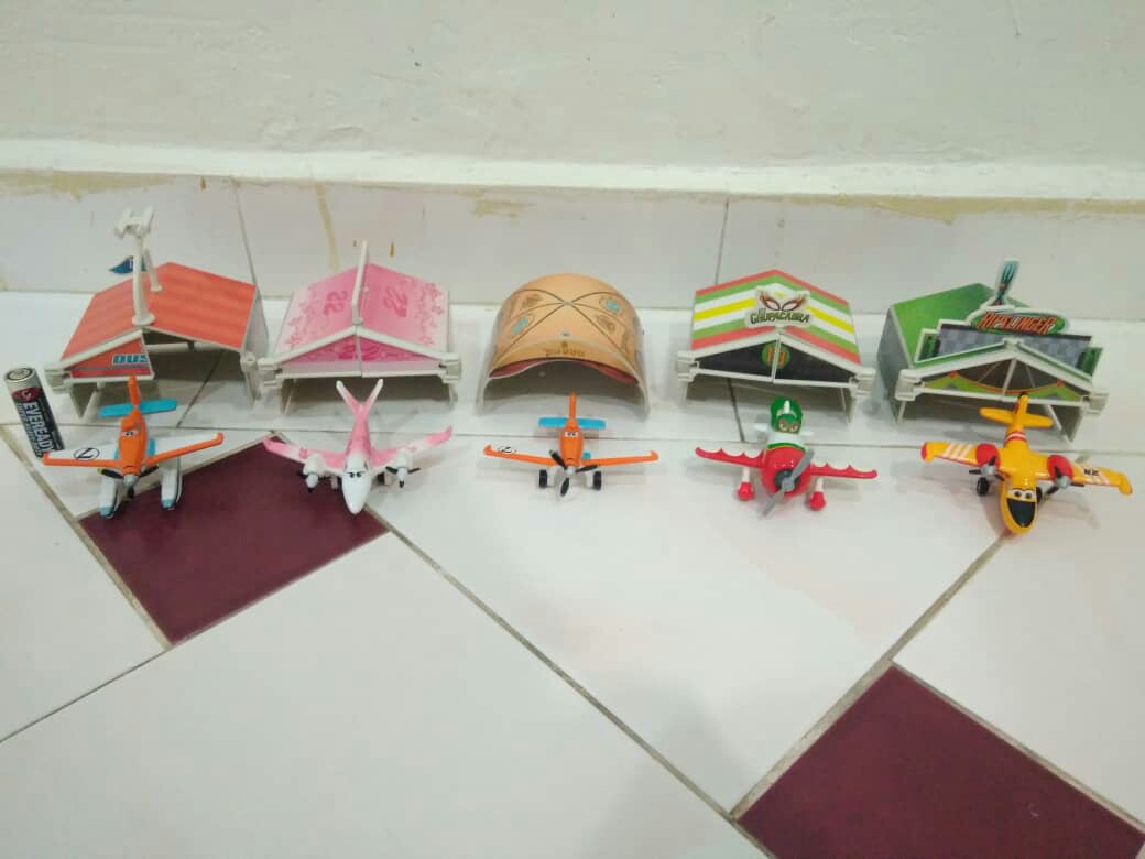 tomica planes
