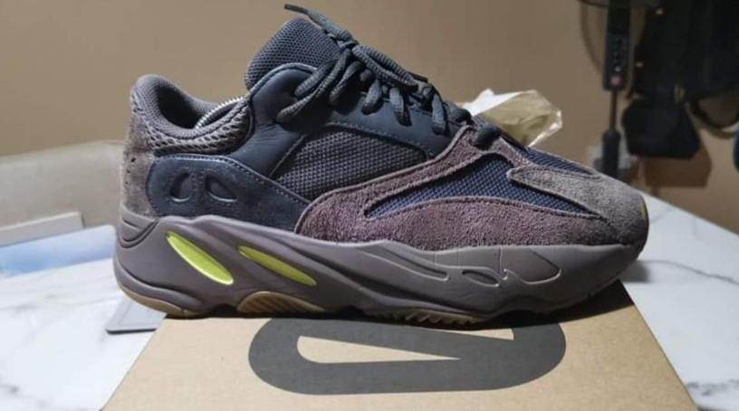 yeezy boost 700 mauve uk