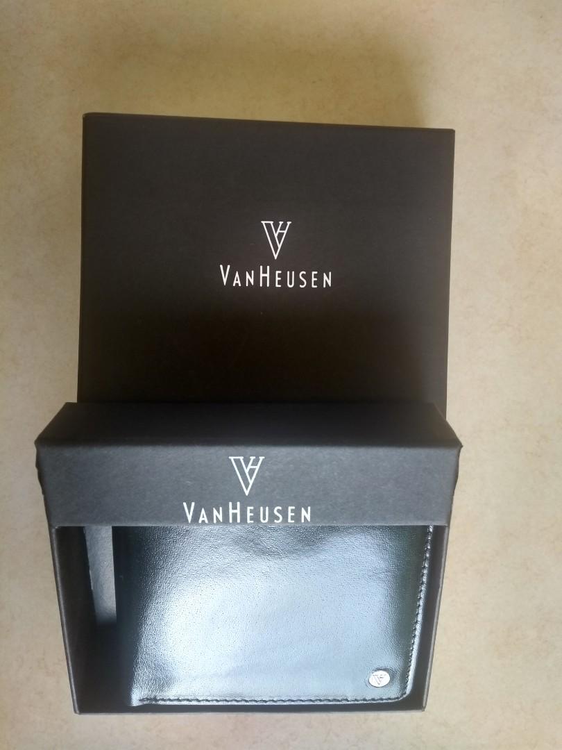 Brand new with tags Van Heusen Purse Black