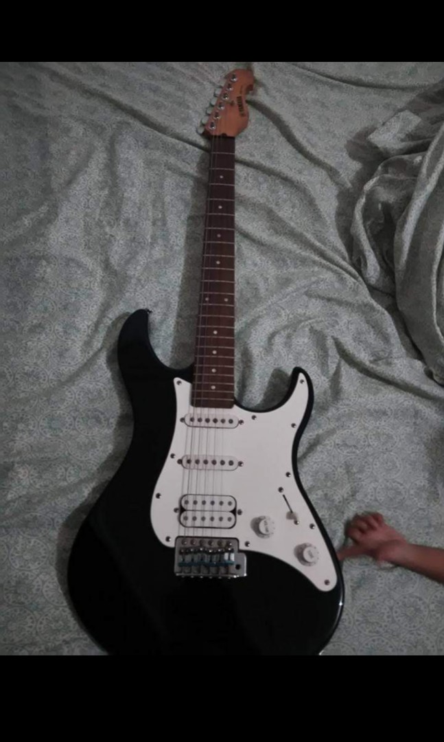 Yamaha eg112c electric gutar, Hobbies & Toys, Music & Media, CDs & DVDs