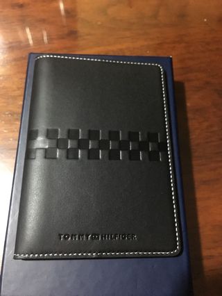 tommy hilfiger passport holder