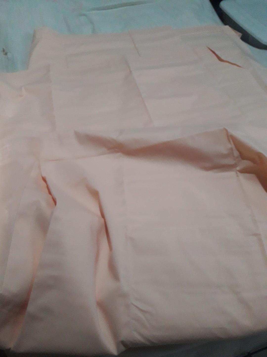 Bed sheet (Category: Bed Frames & Mattresses) located in Quezon City. Submitted by shopaholics.31 (Listing ID 235424368, Image 2). Description: Size 81 x 110 (206×279cm.) Padala from usa.