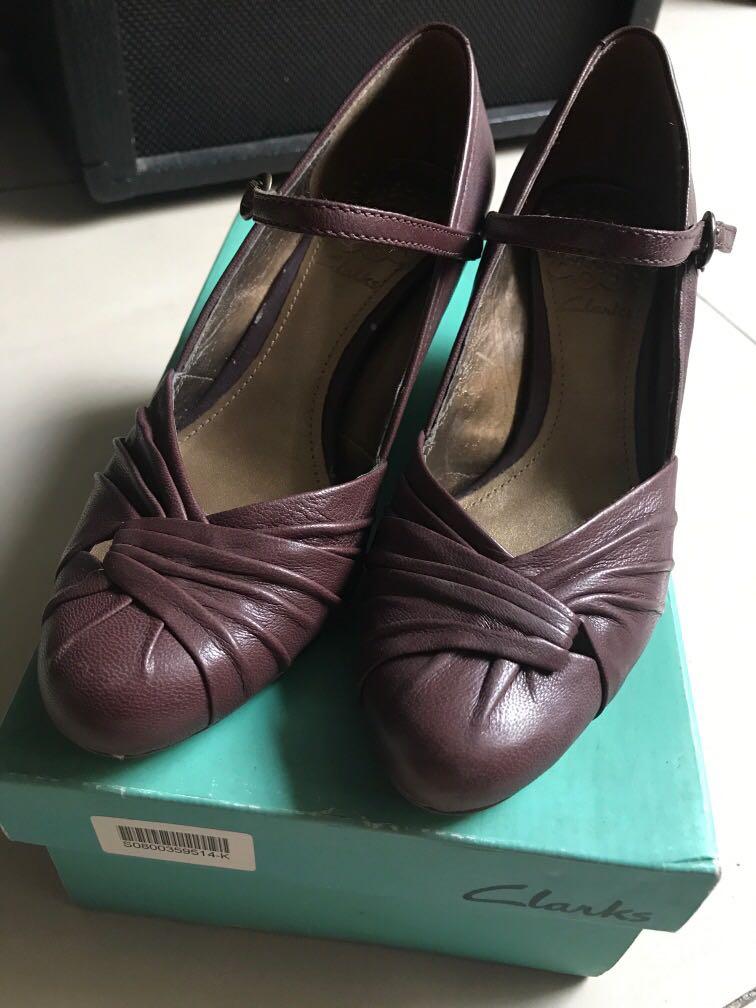 clarks burgundy shoes