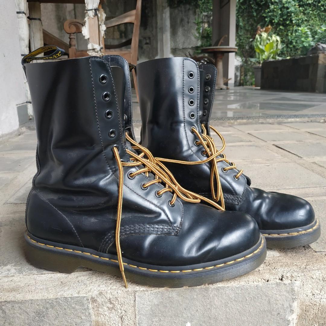 Docmart 10 hole clearance