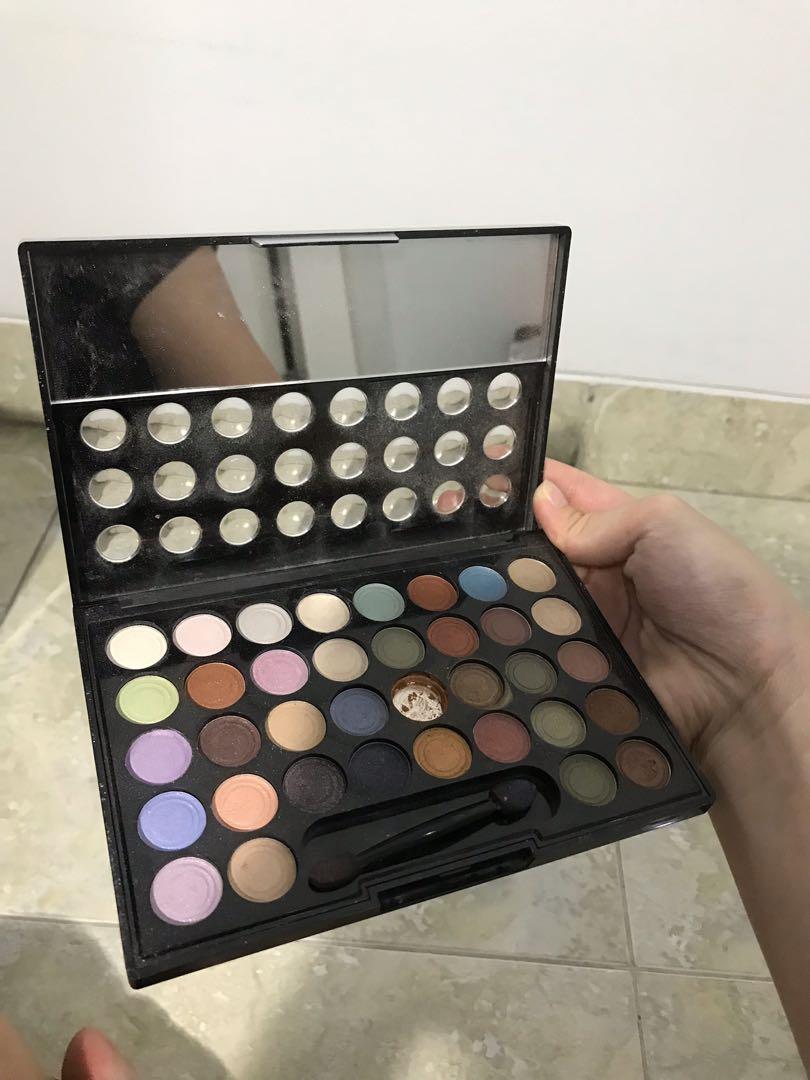 Eyeshadow Palette Oriflame Kesehatan Kecantikan Rias Wajah Di Carousell
