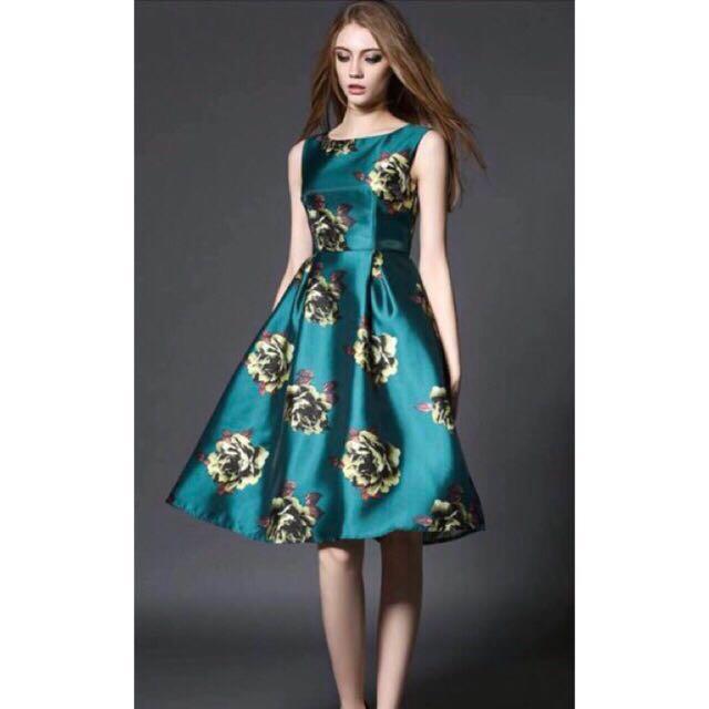 Floral Green Dress (Category: Dresses) located in San Juan City. Submitted by am_001 (Listing ID 234969257, Image 3). Description: I bought this on Shopee during a Sale but realized it was too big for me when it arrived. 😭 Really pretty in actual! ♥️ PM your offers! 😉.