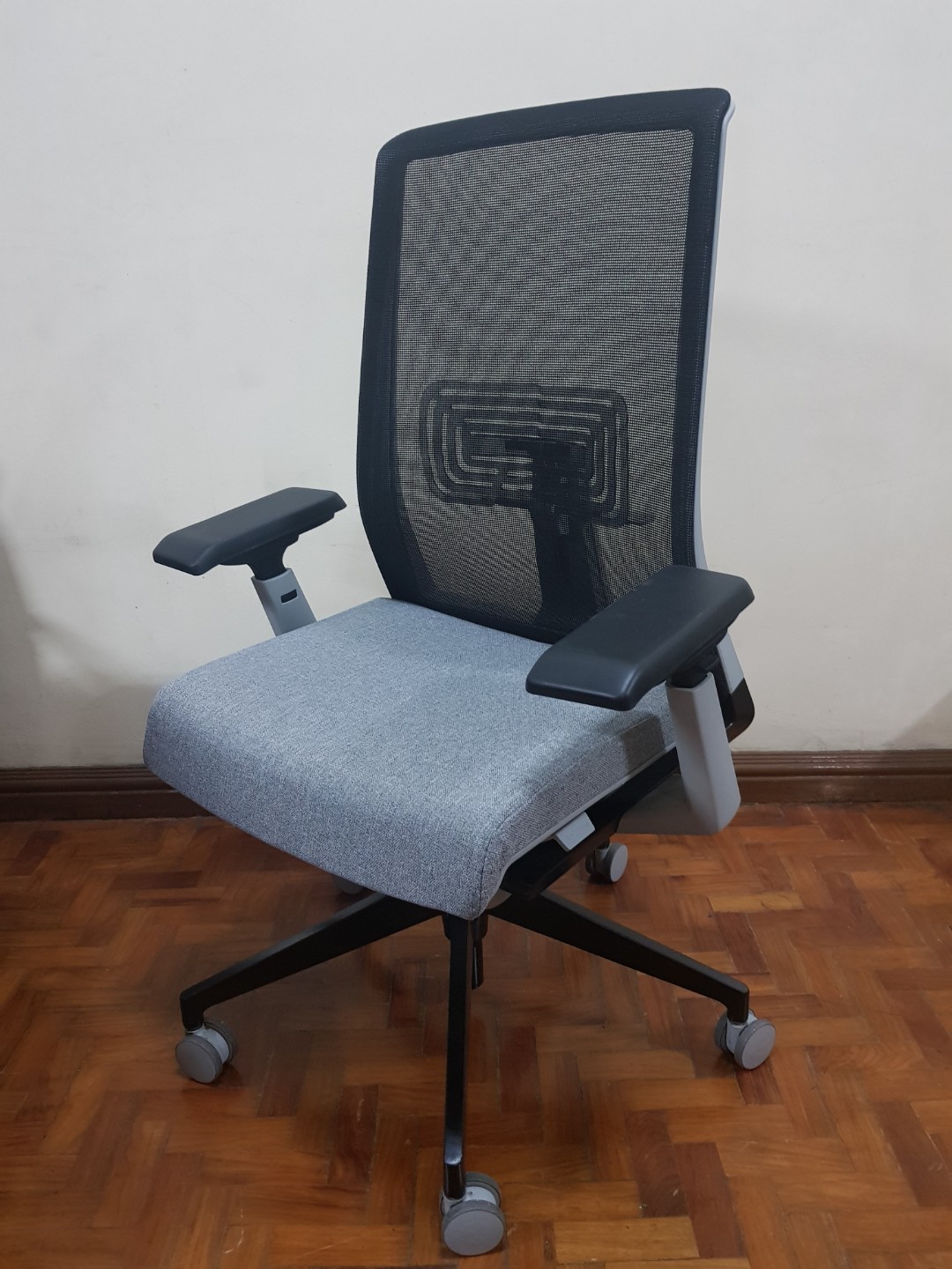 Haworth Very Task Chair Home Furniture Furniture Fixtures Others On Carousell