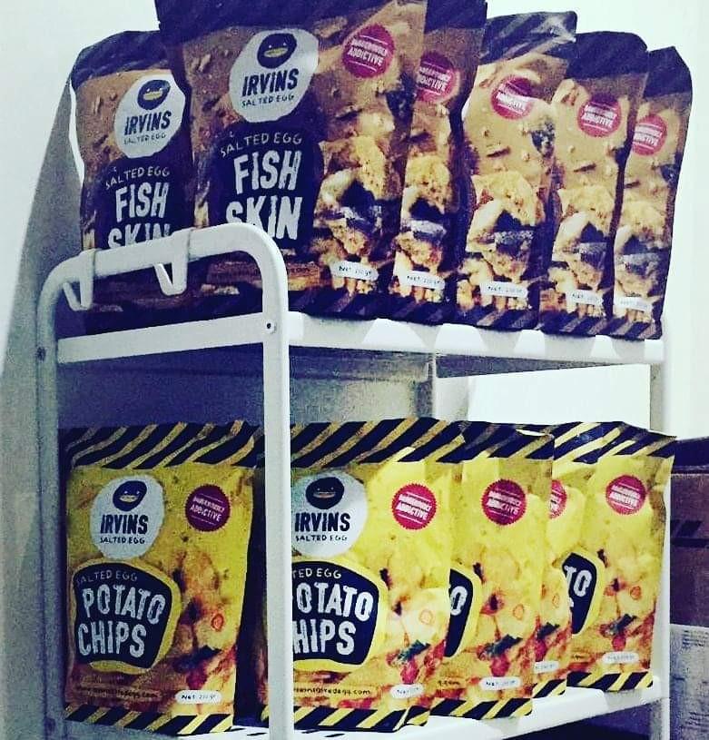 IRVINS Salted Egg Potato Chips & Fish Skin (Category: Packaged & Instant Food) located in Malolos. Submitted by thanjo.tv (Listing ID 235360959, Image 2). Description: Singapore's most addictive snack is now here in the Philippines! We have replenished our stock for IRVINS Salted Egg Fish Skin! Price: BIG PACK (230grams) - P850 SMALL PACK (105grams) - P450 *** Shipping Fee not included ***.