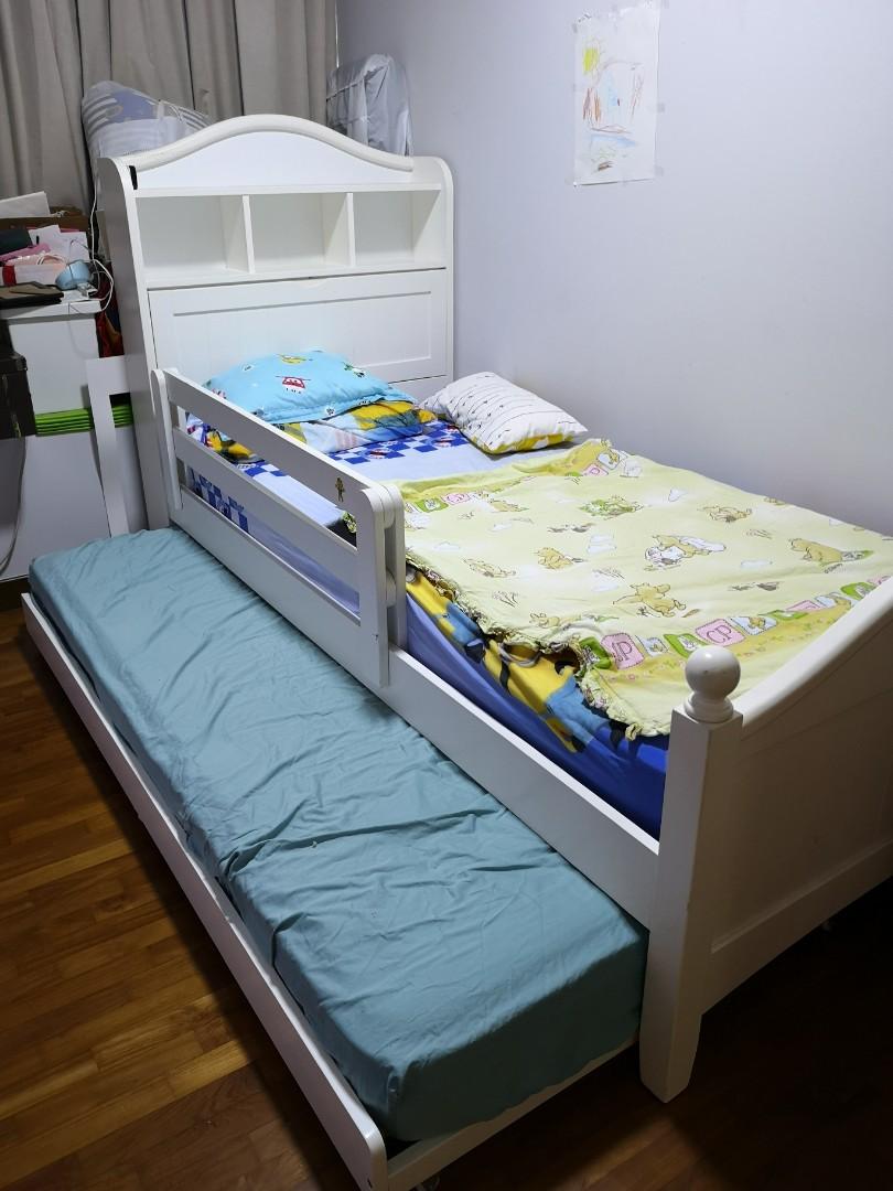 Kids single bed with store pull out bed